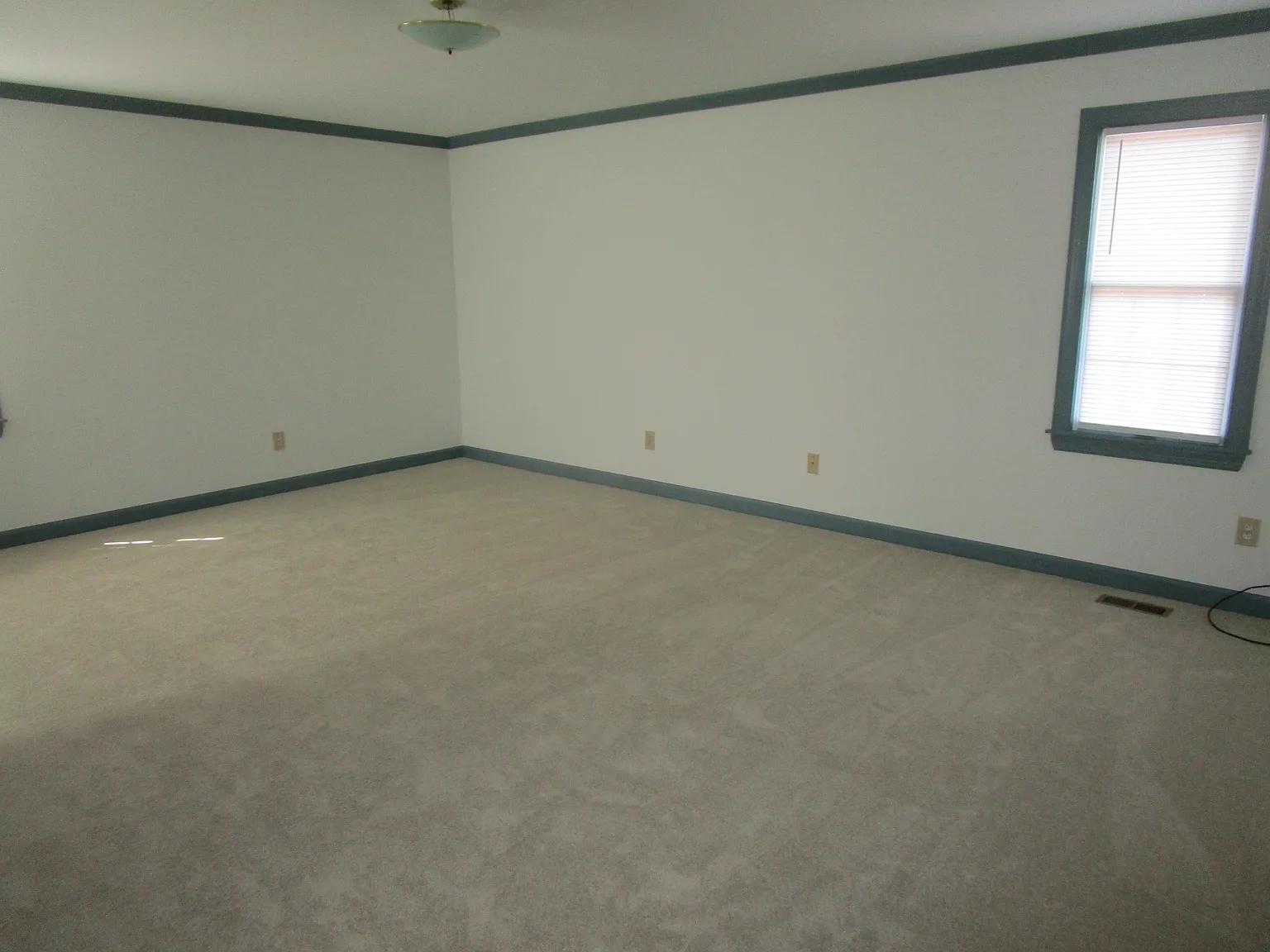 4 bed, 2565 sqft, $3,500 — Photo 4