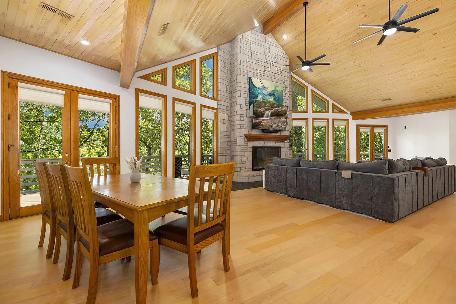 5 bed, 4.0 bath, 6953 sqft, $13,744 — Photo 3