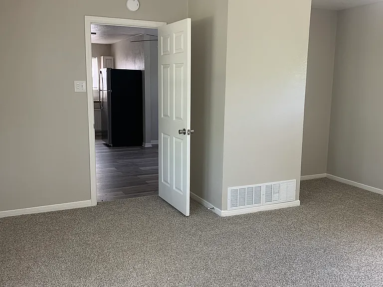 1312 W Avenue D — Photo 10