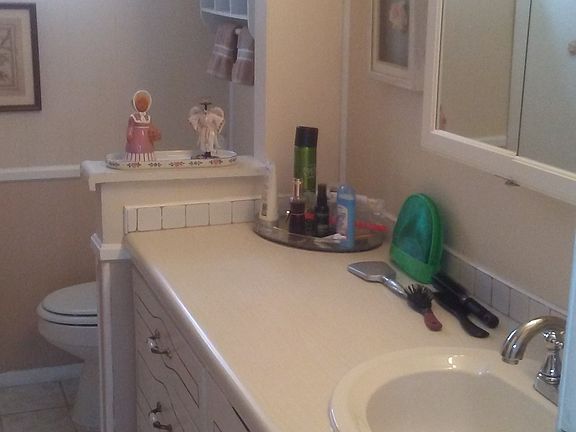 4th image of 608 Hibiscus Dr