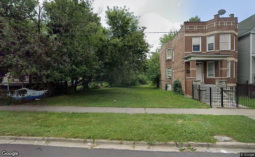 1st image of 529 W 61st Pl