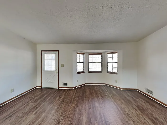 7319 Exeter Ct — Photo 2