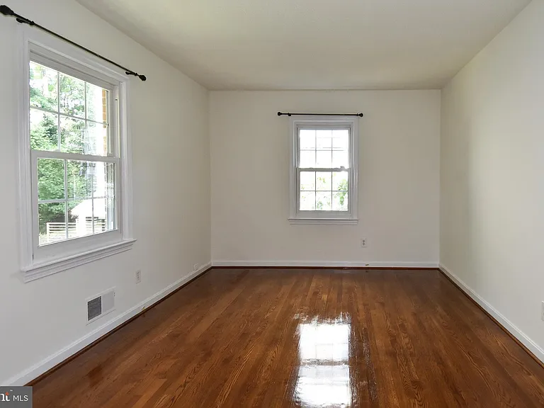 7513 Sebago Rd — Photo 24