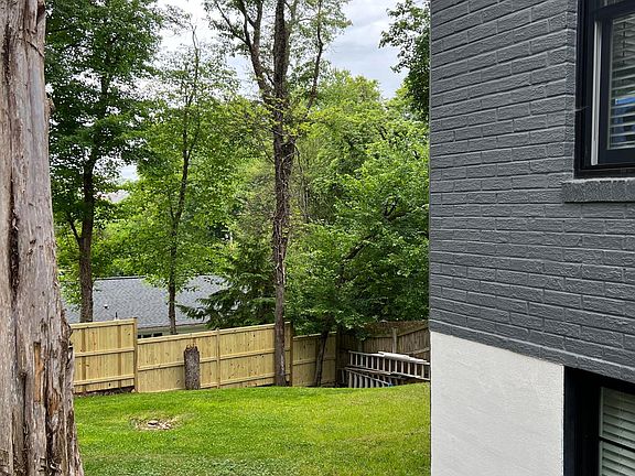 3rd image of 5858 Edgehill Dr