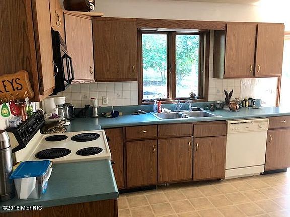 3rd image of 813 N Lavinia St