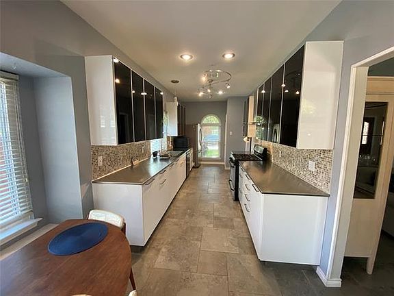 2nd image of 1211 Saint Tropez Dr