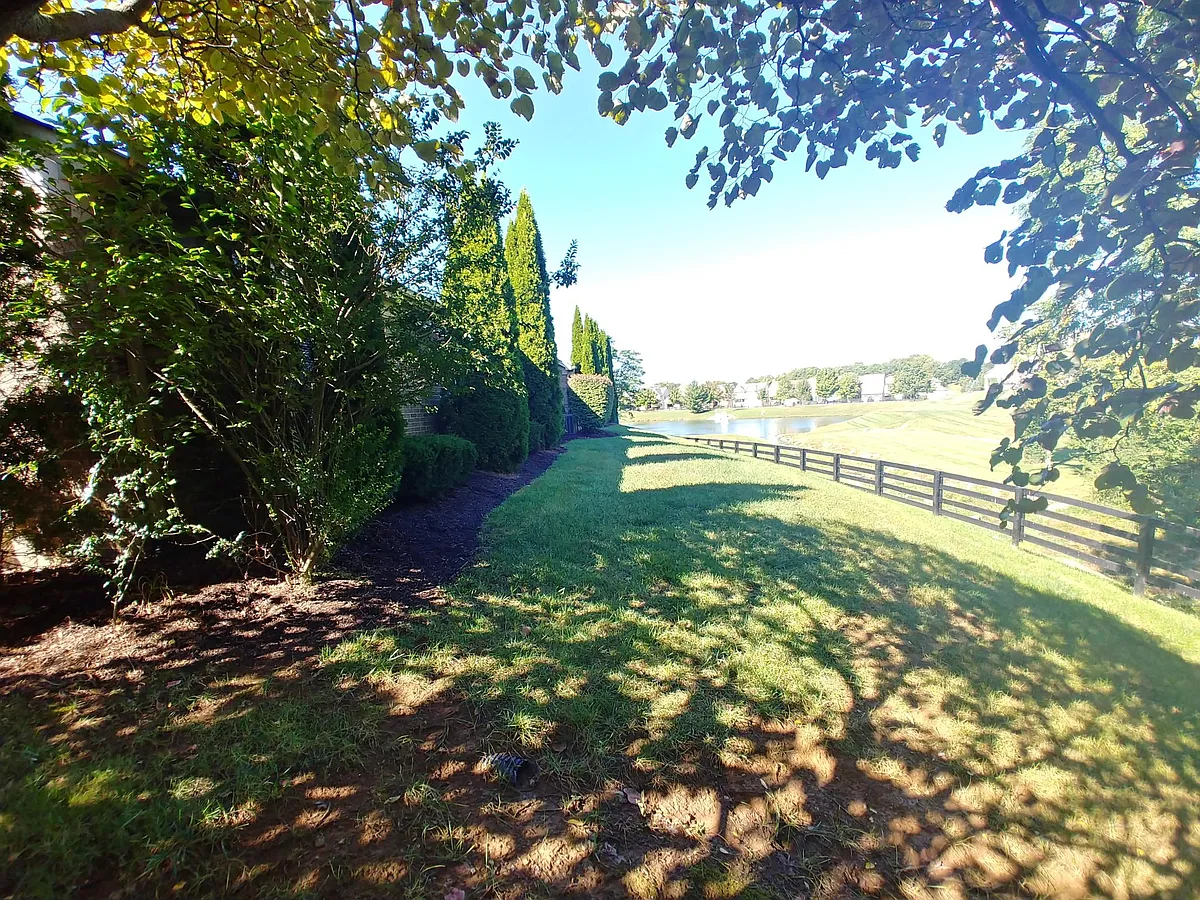Side Elevation - 555 Goldon Trophy Trl