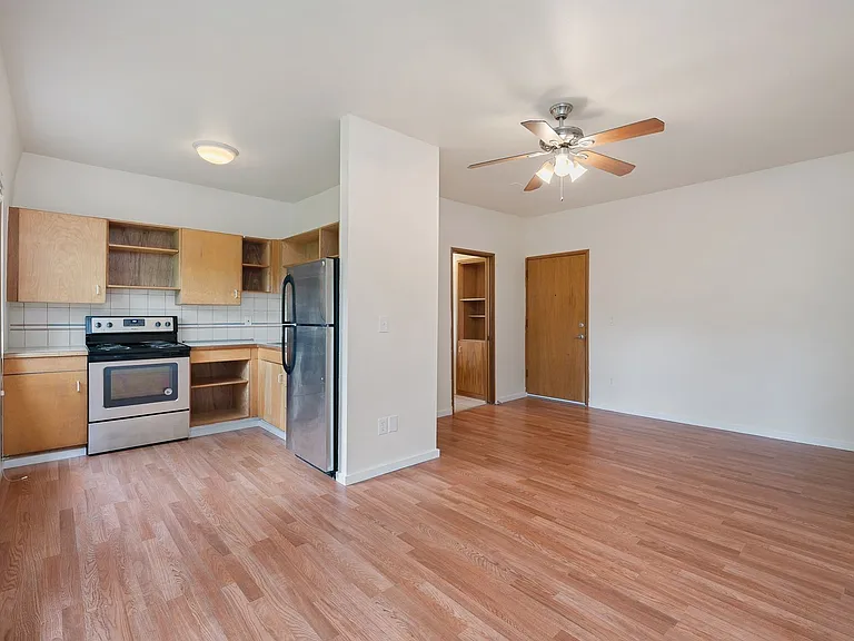 Abbottsford Apartments — Photo 131