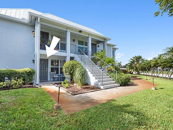 4th image of 934 NW Spruce Ridge Drive #2