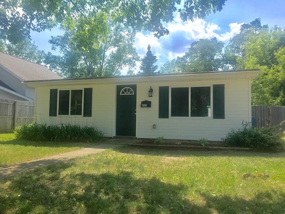 1st image of 805 Oak Park Dr