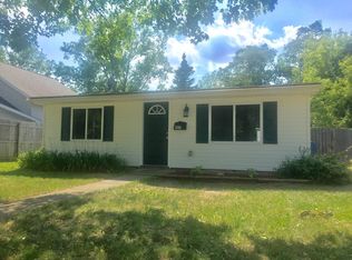 805 Oak Park Dr, Fenton, MI 48430