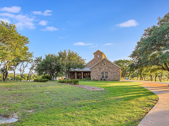 5th image of 300 Twisted Oak Dr
