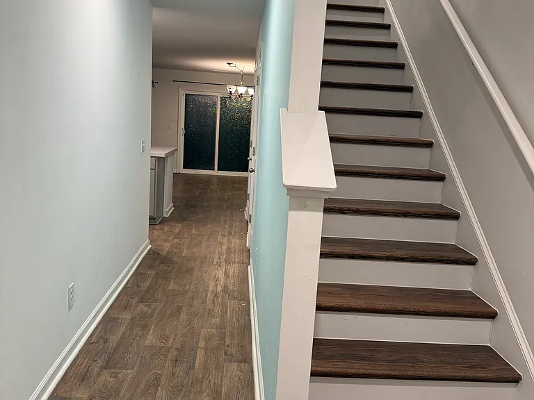 141 Rosefield Ct — Photo 2