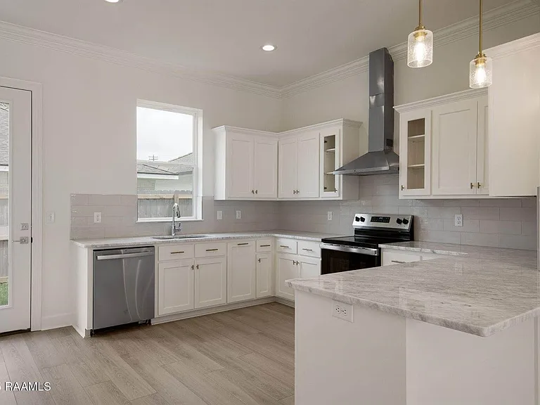 1510 Kaliste Saloom Rd #201 — Photo 5