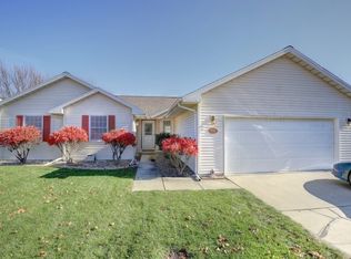 906 Pheasant Ln, Savoy, IL 61874