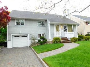 35 Mac Leod Ln, Bloomfield, NJ 07003