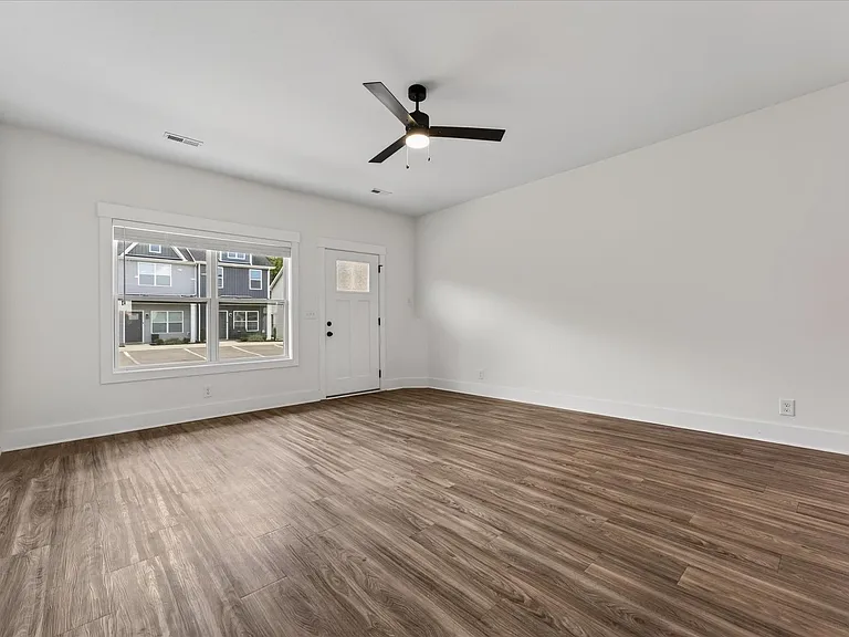319 Front Ridge Cir — Photo 6