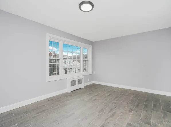 200 Bay 7th Street image 8 of 49