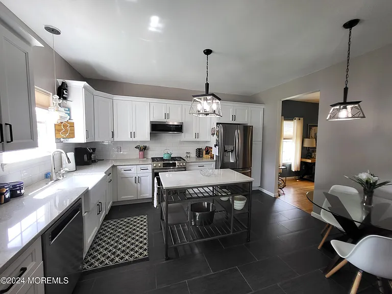 126 Elmwood Ave — Photo 8