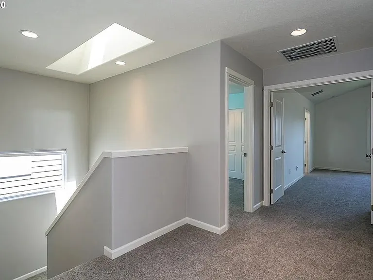 153 NE Porto Way — Photo 8