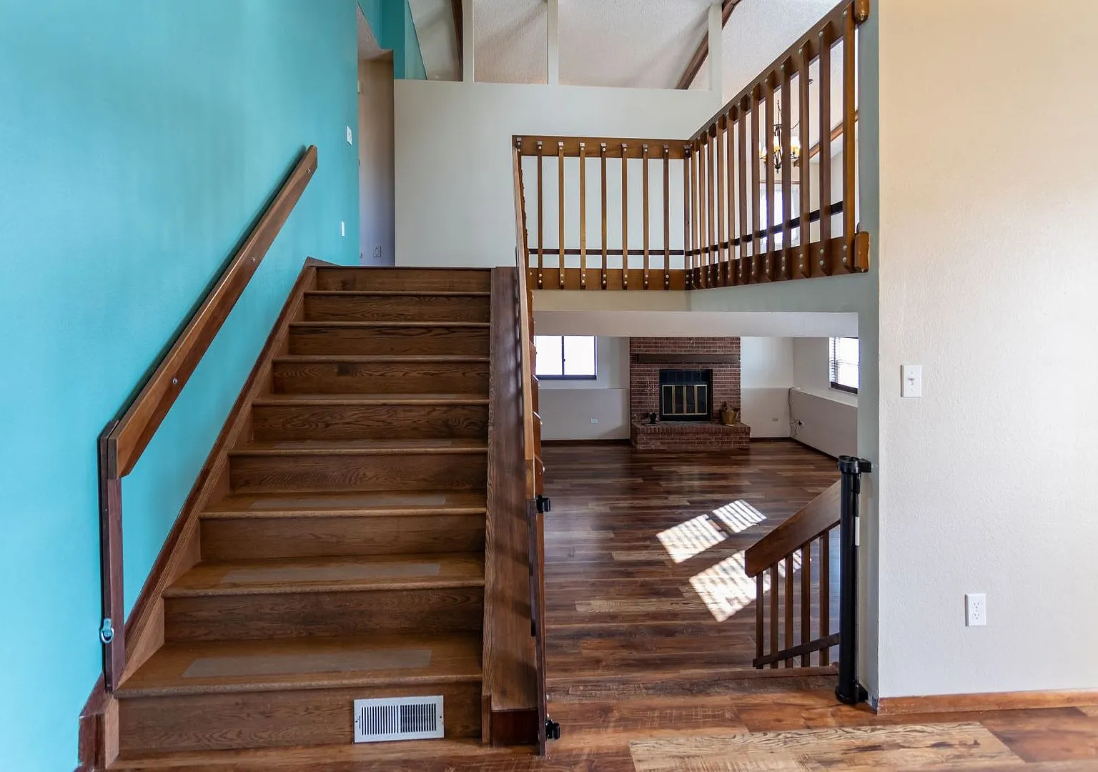 Charming Home in School District 20! — Photo 4
