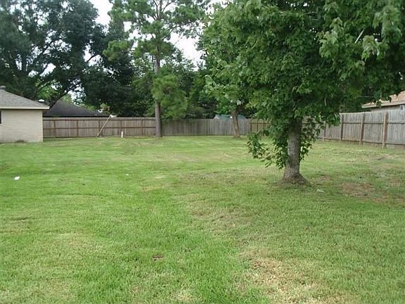 4th image of 303 Castlelake Dr