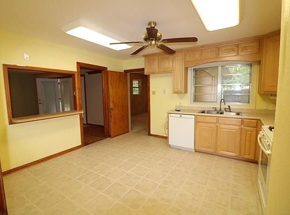 4th image of 1705 E Garnett St