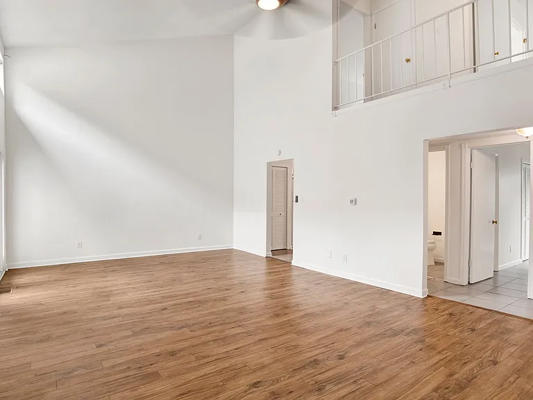 4707 Huron Dr — Photo 1
