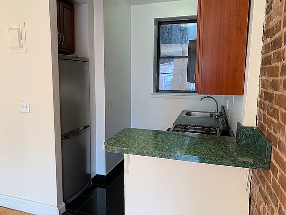 5th image of 235 E 13th St APT 4c