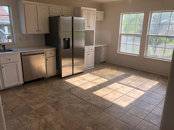 Kitchen dining area tile floors