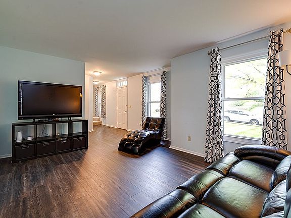 3rd image of 1464 Ottercreek Dr