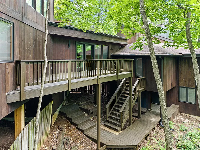 1424 Bradford Dr — Photo 46