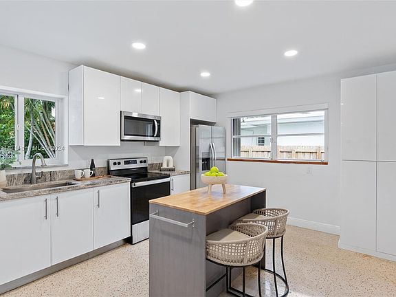 4th image of 7530 Center Bay Dr