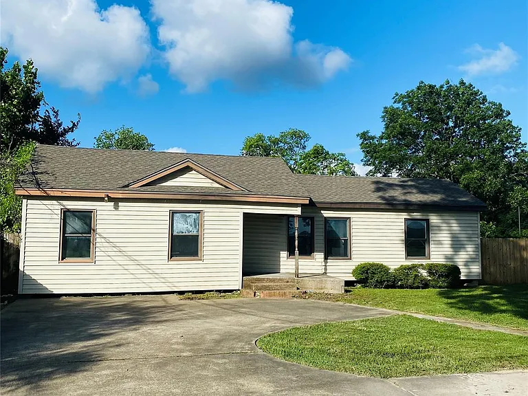 2303 N Cleveland St — Photo 4