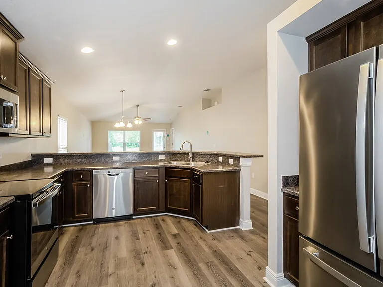 1004 Kellogg Dr — Photo 8