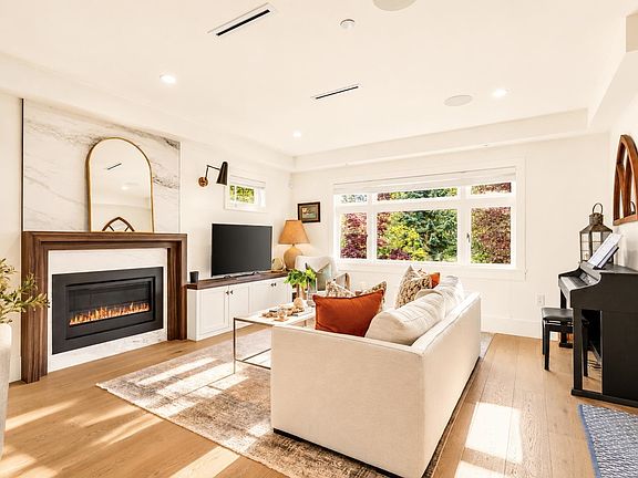 5th image of 3022 King Edward Ave W