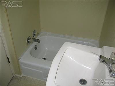 5th image of 621 W 21st St #621