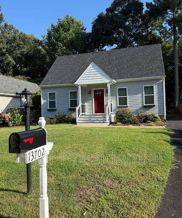 13702 Danbury Dr