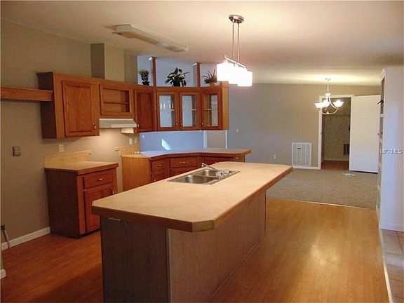 Breakfast bar in Kitchen towards dining room