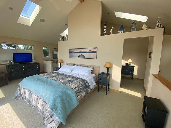 Large primary suite with balcony
