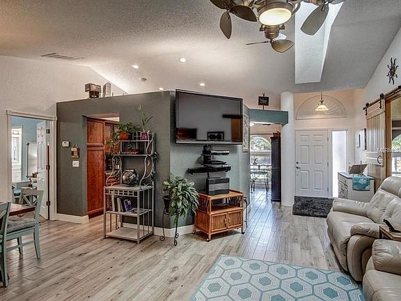 4th image of 1953 Sapphire Ln