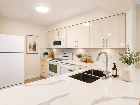2468 Broadway E #603, Vancouver, BC V6K 2E7