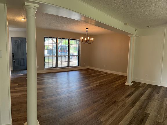 4th image of 4900 Loch Lomond Dr