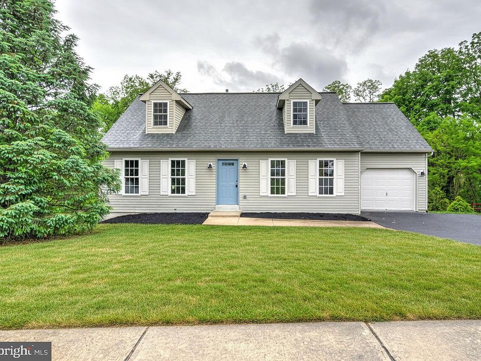 1st image of 338 Dogwood Ln