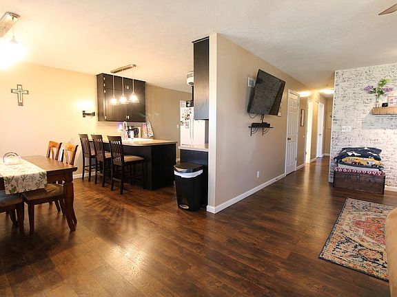 4th image of 2641 Robin Rd