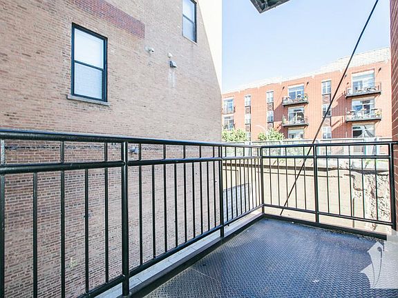 5th image of 2330 W Saint Paul Ave APT 202