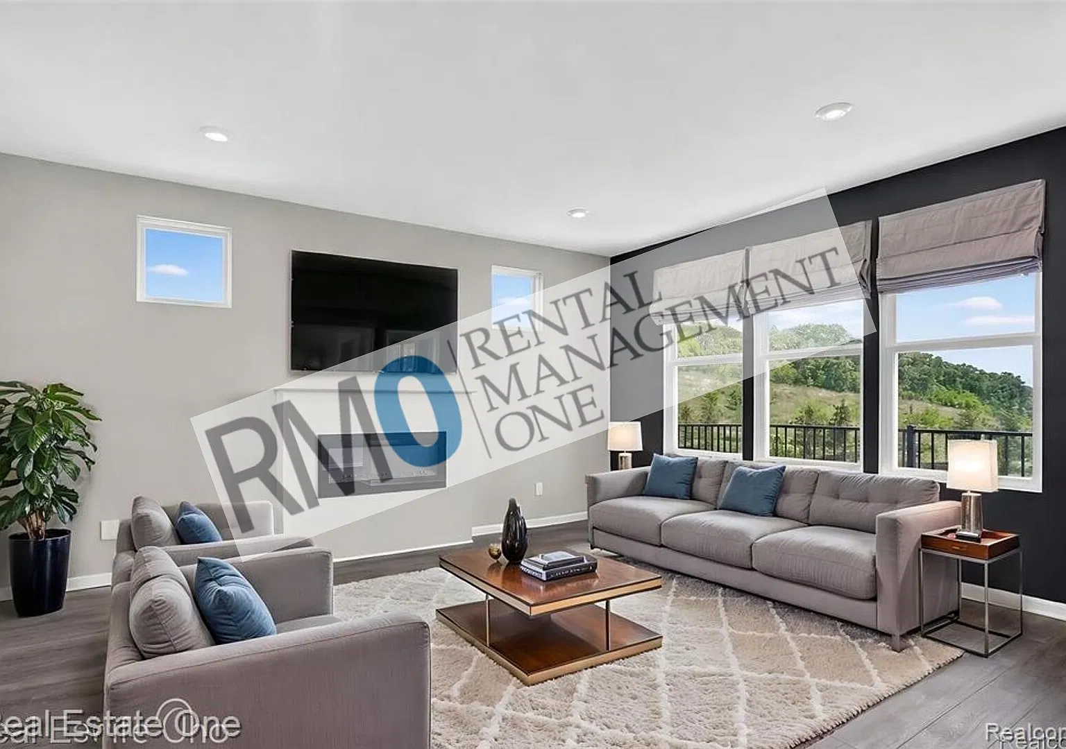 Modern 3-Bedroom Condo in Lake Orion Near I-75 — Photo 4