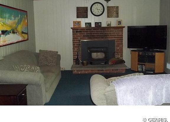 5th image of 32 Fairfield Dr