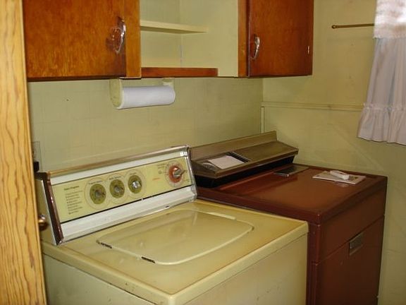 1ST FLOOR LAUNDRY
