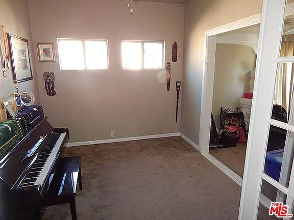 5th image of 1022 W 73rd St